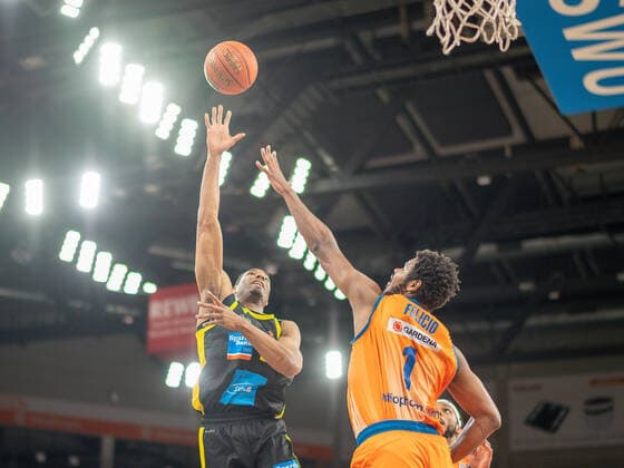 Tremmell Darden MHP Riesen Ludwigsburg 21 , Christiano Felicio Ratiopharm Ulm 01 , GER, Ratiopharm Ulm vs MHP Riesen Ludwigsburg, Basketball, Bundesliga, easycredit, 15 Spieltag, Spielzeit 2021 2022, 02 01 2022, GER, Ratiopharm Ulm vs MHP Riesen Ludwigsburg, Basketball, Bundesliga, easycredit, 15 Spieltag, Spielzeit 2021 2022, 02 01 2022 Ulm Copyright: xEibner-Pressefoto SaschaxWaltherx EP_EER