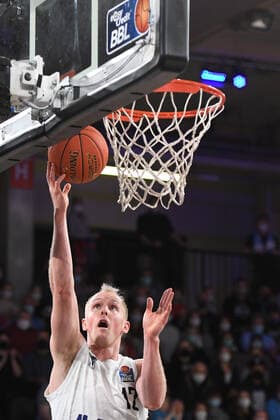 Basketball I Men I Season 2021 2022 I Bundesliga I 13 Matchday I Hamburg Towers ALBA Berlin I 02 01 2022 Seth Hinrichs 12, Power Forward, Hamburg Towers perfect under the basket Hamburg edel optics de Arena Hamburg Deutschland Copyright: xLobeca AndreasxHannigx