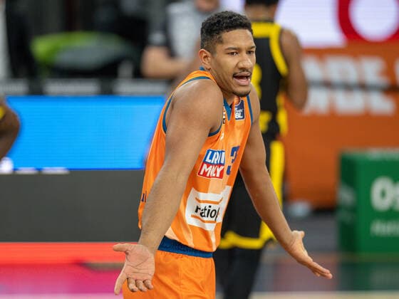 Karim Jallow Ratiopharm Ulm 35 , is disappointed disappointed, dissatisfied, GER, Ratiopharm Ulm vs MHP Riesen Ludwigsburg, Basketball, Bundesliga, easycredit, 15 Spieltag, Spielzeit 2021 2022, 02 01 2022, GER, Ratiopharm Ulm vs MHP Riesen Ludwigsburg, Basketball, Bundesliga, easycredit, 15 Spieltag, Spielzeit 2021 2022, 02 01 2022 Ulm Copyright: xEibner-Pressefoto SaschaxWaltherx EP_EER