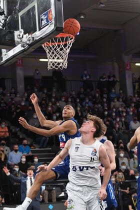 Basketball I Men I Season 2021 2022 I Bundesliga I 13 Matchday I Hamburg Towers ALBA Berlin I 02 01 2022 Jonas Mattisseck 9, ALBA Berlin and Maik Kotsar 11, Center, Hamburg Towers under the basket Hamburg edel optics de Arena Hamburg Germany Copyright: xLobeca AndreasxHannigx