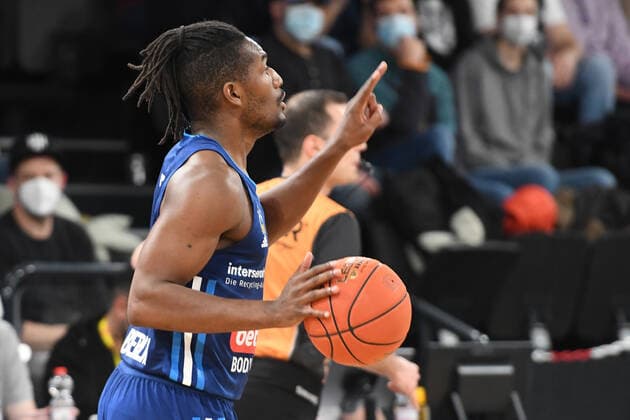 Basketball I Men I Season 2021 2022 I Bundesliga I 13 Matchday I Hamburg Towers ALBA Berlin I 02 01 2022 Jaleen Smith 3, ALBA Berlin drives his men Hamburg edel optics de Arena Hamburg Germany. Copyright: xLobeca AndreasxHannigx