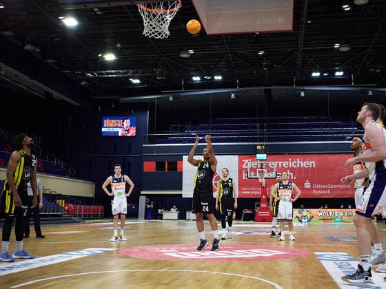 Free Throw by Jonathon Williams VfL Kirchheim Knights 24 Rostock Seawolves vs VfL Kirchheim Knights, 2 Barmer Basketball Bundesliga, ProA, 2 Bundesliga, Spielzeit 2021 2022, 17 Spieltag, 02 01 2022 Rostock Seawolves vs VfL Kirchheim Knights, 2 Barmer Basketball Bundesliga, ProA, Spielzeit 2021 2022, 17 Spieltag, 02 01 2022 Rostock Copyright: xStephaniexZerbe xEibner-Pressefotox EP_SZE