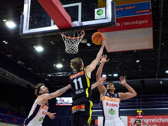 Tim Koch VfL Kirchheim Knights 11 , Sid Marlon Theis Rostock Seawolves 19 , Gabriel de Oliveira Rostock Seawolves 03 Rostock Seawolves vs VfL Kirchheim Knights, 2 Barmer Basketball Bundesliga, ProA, 2 Bundesliga, Spielzeit 2021 2022, 17 Spieltag, 02 01 2022 Rostock Seawolves vs VfL Kirchheim Knights, 2 Barmer Basketball Bundesliga, ProA, Spielzeit 2021 2022, 17 Spieltag, 02 01 2022 Rostock Copyright: xStephaniexZerbe xEibner-Pressefotox EP_SZE