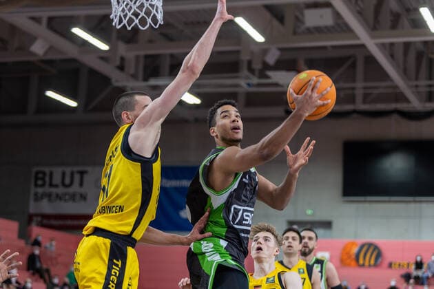 Daniel Keppeler Tigers Tuebingen, 31 Paul Hollfelder Roemerstrom Gladiators Trier, 05 ¨¨Tigers Tuebingen vs Roemerstrom Gladiators Trier, 2 Basketball, Bundesliga, Pro A, Barmer 2 Basketball, Matchday 17, Season 2021 2022, 02 01 2022, ¨¨ Tigers Tuebingen Roemerstrom Gladiators Trier, Basketball, 2 Bundesliga, Barmer 2 Basketball, Matchday 17, Season 2021 2022, 02 01 2022 Tuebingen. Copyright: xNinaxSander xEibnerxPressefotoxIx EP_NSR