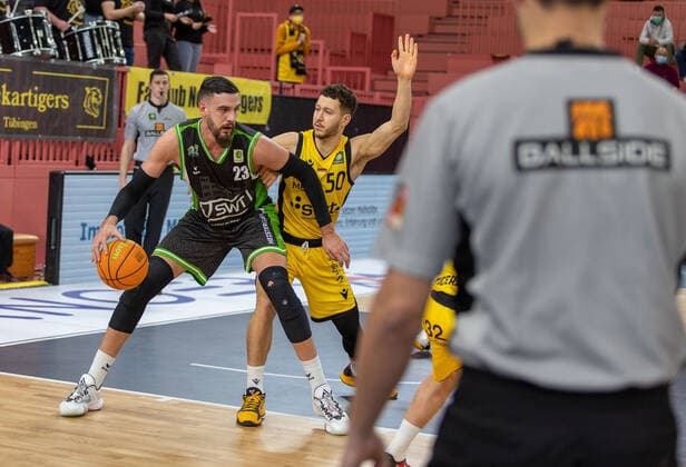 Radoslav Pekovic Roemerstrom Gladiators Trier, 23 Joanic Gruettner Bacoul Tigers Tuebingen, 50 ¨¨Tigers Tuebingen vs Roemerstrom Gladiators Trier, 2 Basketball, Bundesliga, Pro A, Barmer 2 Basketball, Matchday 17, Season 2021 2022, 02 01 2022, ¨¨ Tigers Tuebingen Roemerstrom Gladiators Trier, Basketball, 2 Bundesliga, Barmer 2 Basketball, Matchday 17, Season 2021 2022, 02 01 2022 Tuebingen. Copyright: xNinaxSander xEibnerxPressefotoxIx EP_NSR