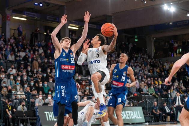 Caleb Homesley Hamburg Towers 5 with hit Hamburg Towers vs ALBA Berlin, Basketball, Bundesliga, Hauptrunde, Spieltag 15, Saison 2021 2022, 02 01 2022 Marcel von Fehrn Hamburg Towers vs ALBA Berlin, Basketball, Bundesliga, Hauptrunde, Spieltag 15, Saison 2021 2022, 02 01 2022 Hamburg Copyright: xEibnerxPressefoto MarcelxvonxFehrnx EP_MFN
