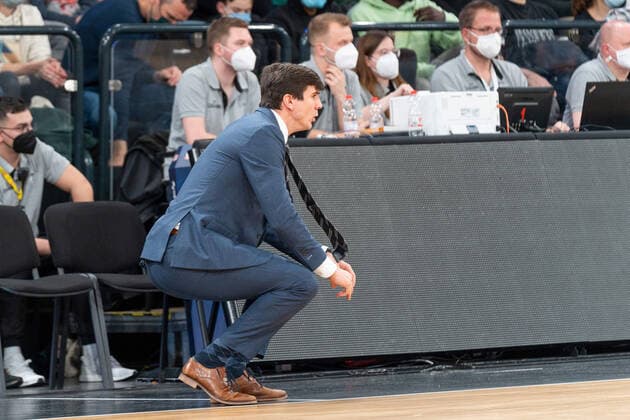 Pedro Calles Hamburg Towers coach Hamburg Towers vs ALBA Berlin, Basketball, Bundesliga, Hauptrunde, Spieltag 15, Saison 2021 2022, 02 01 2022 Marcel von Fehrn Hamburg Towers vs ALBA Berlin, Basketball, Bundesliga, Hauptrunde, Spieltag 15, Saison 2021 2022, 02 01 2022 Hamburg Copyright: xEibnerxPressefoto MarcelxvonxFehrnx EP_MFN