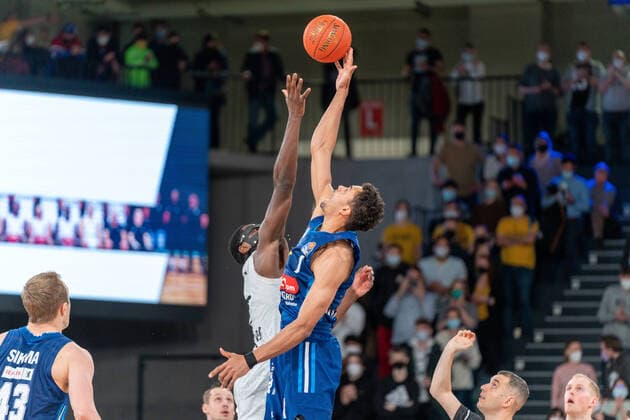Tipoff Hamburg Towers vs ALBA Berlin, Basketball, Bundesliga, Hauptrunde, Spieltag 15, Saison 2021 2022, 02 01 2022 Marcel von Fehrn Hamburg Towers vs ALBA Berlin, Basketball, Bundesliga, Hauptrunde, Spieltag 15, Saison 2021 2022, 02 01 2022 Hamburg Copyright: xEibnerxPressefoto MarcelxvonxFehrnx EP_MFN