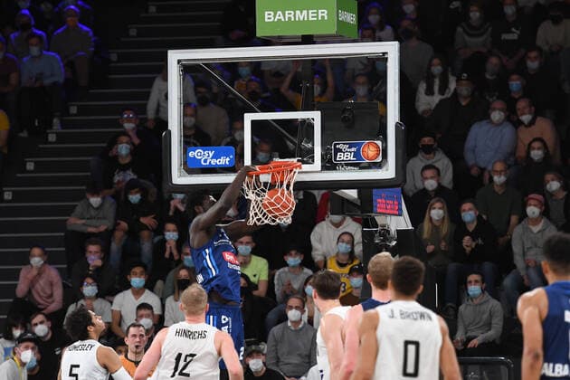 Basketball I Men I Season 2021 2022 I Bundesliga I 13 Matchday I Hamburg Towers ALBA Berlin I 02 01 2022 Christ Koumadje 21, ALBA Berlin am dunk Hamburg edel optics de Arena Hamburg Germany Copyright: xLobeca AndreasxHannigx
