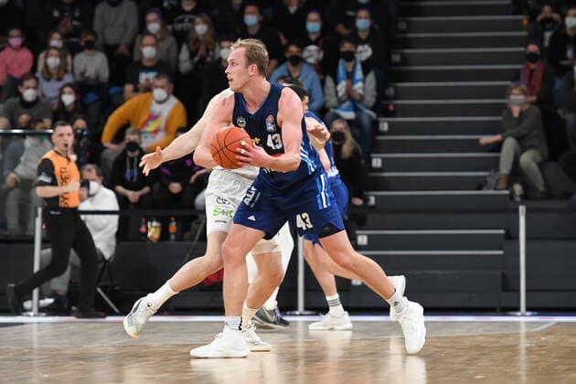 Basketball I Men I Season 2021 2022 I Bundesliga I 13 Matchday I Hamburg Towers ALBA Berlin I 02 01 2022 Luke Sikma 43, ALBA Berlin Hamburg edel optics de Arena Hamburg Germany Copyright: xLobeca AndreasxHannigx