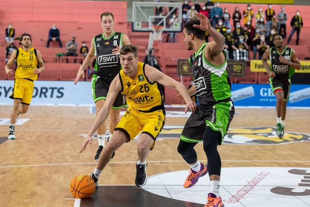 Till Joenke Tigers Tuebingen, 26 Garai Zeeb Roemerstrom Gladiators Trier, 03 ¨¨Tigers Tuebingen vs Roemerstrom Gladiators Trier, 2 Basketball, Bundesliga, Pro A, Barmer 2 Basketball, Matchday 17, Season 2021 2022, 02 01 2022, ¨¨ Tigers Tuebingen Roemerstrom Gladiators Trier, Basketball, 2 Bundesliga, Barmer 2 Basketball, Matchday 17, Season 2021 2022, 02 01 2022 Tuebingen. Copyright: xNinaxSander xEibnerxPressefotoxIx EP_NSR