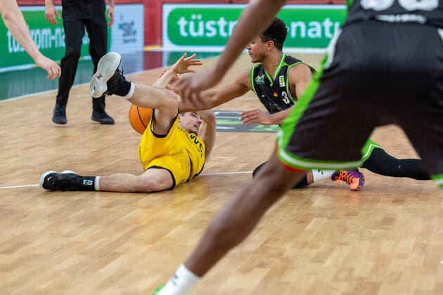 Gianni Otto Tigers Tuebingen, 10 Garai Zeeb Roemerstrom Gladiators Trier, 03 ¨¨Tigers Tuebingen vs Roemerstrom Gladiators Trier, 2 Basketball, Bundesliga, Pro A, Barmer 2 Basketball, Matchday 17, Season 2021 2022, 02 01 2022, ¨¨ Tigers Tuebingen Roemerstrom Gladiators Trier, Basketball, 2 Bundesliga, Barmer 2 Basketball, Matchday 17, Season 2021 2022, 02 01 2022 Tuebingen. Copyright: xNinaxSander xEibnerxPressefotoxIx EP_NSR