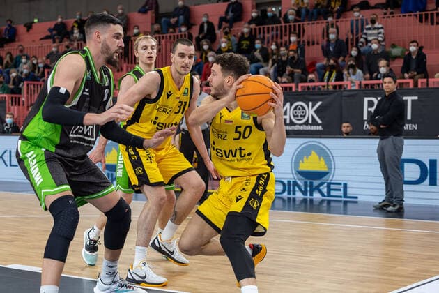 Radoslav Pekovic Roemerstrom Gladiators Trier, 23 Daniel Keppeler Tigers Tuebingen, 31 Joanic Gruettner Bacoul Tigers Tuebingen, 50 ¨¨Tigers Tuebingen vs Roemerstrom Gladiators Trier, 2 Basketball, Bundesliga, Pro A, Barmer 2 Basketball, Matchday 17, Season 2021 2022, 02 01 2022, ¨¨Tigers Tuebingen Roemerstrom Gladiators Trier, Basketball, 2 Bundesliga, Barmer 2 Basketball, Matchday 17, Season 2021 2022, 02 01 2022 Tuebingen. Copyright: xNinaxSander xEibnerxPressefotoxIx EP_NSR