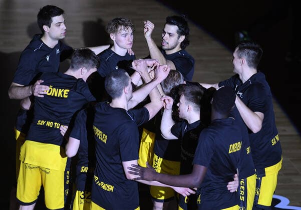 Basketball 2 Bundesliga 2020 2021 17 Matchday at Paul Horn Arena Tigers Tuebingen ROEMERSTROM Gladiators Trier 02 01 2021 Tigers team circle before the game