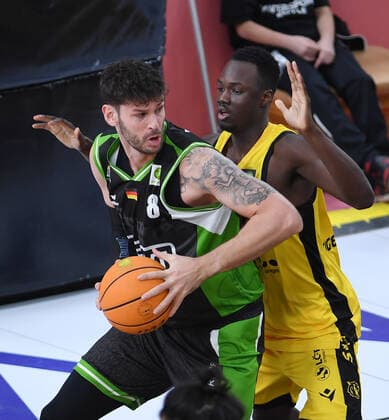 Basketball 2 Bundesliga 2020 2021 17 matchday at Paul Horn Arena Tigers Tuebingen ROEMERSTROM Gladiators Trier 02 01 2021 Enosch Wolf li, Trier vs Bakary Dibba re, Tigers