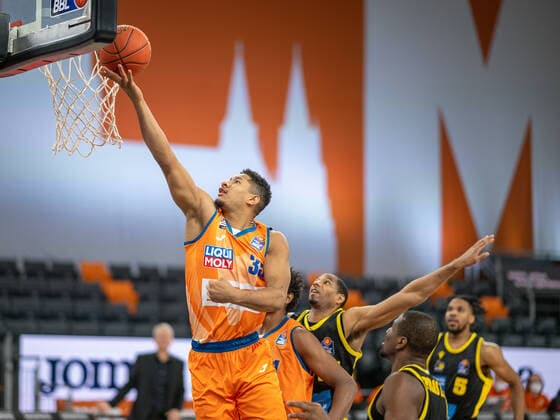 Karim Jallow Ratiopharm Ulm 35 , GER, Ratiopharm Ulm vs MHP Riesen Ludwigsburg, Basketball, Bundesliga, easycredit, 15 Spieltag, Spielzeit 2021 2022, 02 01 2022, GER, Ratiopharm Ulm vs MHP Riesen Ludwigsburg, Basketball, Bundesliga, easycredit, 15 Spieltag, Spielzeit 2021 2022, 02 01 2022 Ulm Copyright: xEibner-Pressefoto SaschaxWaltherx EP_EER