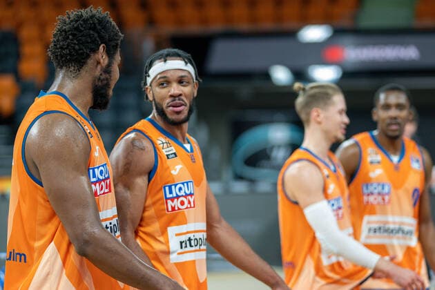 Christiano Felicio Ratiopharm Ulm 01 Jaron Blossomgame Ratiopharm Ulm 04 , Thomas Klepeisz Ratiopharm Ulm 22 , Marius Stoll Ratiopharm Ulm 09 GER, Ratiopharm Ulm vs MHP Riesen Ludwigsburg, Basketball, Bundesliga, easycredit, 15 Matchday, Season 2021 2022, 02 01 2022, GER, Ratiopharm Ulm vs MHP Riesen Ludwigsburg, Basketball, Bundesliga, easycredit, 15 Matchday, Season 2021 2022, 02 01 2022 Ulm Copyright: xEibner-Pressefoto SaschaxWaltherx EP_EER