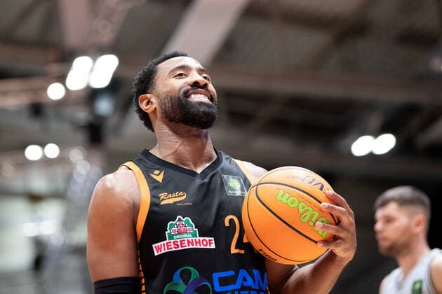 BARMER 2 Basketball Bundesliga Season 2021 2022 Matchday 17 on 02 01 22 Medipolis SC Jena vs RASTA Vechta Preston Purifoy Vechta with ball laughing, Portrait Sparkassen Arena