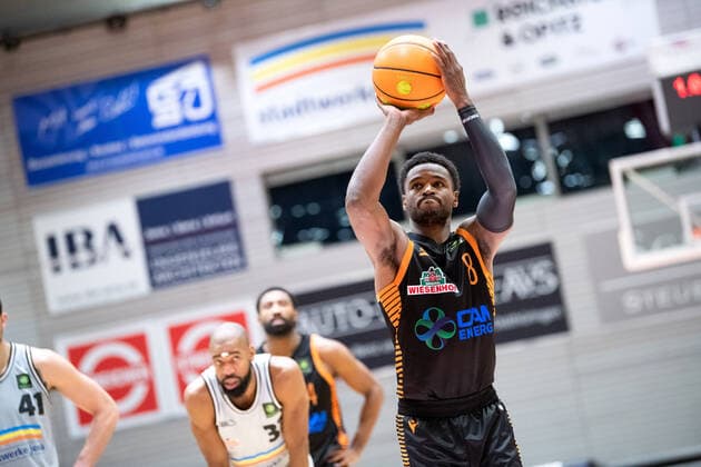 BARMER 2 Basketball Bundesliga Season 2021 2022 Matchday 17 on 02 01 22 Medipolis SC Jena vs RASTA Vechta Josh Young Vechta hits the decisive free throw to win 82 81 in Jena for Vechta Sparkassen Arena
