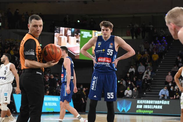 Basketball I Mens I 2021 2022 Season I Bundesliga I 13 Matchday I Hamburg Towers ALBA Berlin I 02 01 2022 Ben Lammers 55, ALBA Berlin concentrates Hamburg edel optics de Arena Hamburg Germany. Copyright: xLobeca AndreasxHannigx
