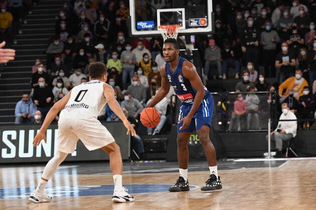 Basketball I Mens I 2021 2022 Season I Bundesliga I 13 Matchday I Hamburg Towers ALBA Berlin I 02 01 2022 Jaleen Smith 3, ALBA Berlin vs Jaylon Brown 0, Point Guard, Hamburg Towers Hamburg edel optics de Arena Hamburg Germany. Copyright: xLobeca AndreasxHannigx
