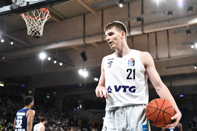 Basketball I Men I Season 2021 2022 I Bundesliga I 13 Matchday I Hamburg Towers ALBA Berlin I 02 01 2022 Justus Hollatz 21, Point Guard, Hamburg Towers Hamburg edel optics de Arena Hamburg Germany Copyright: xLobeca AndreasxHannigx