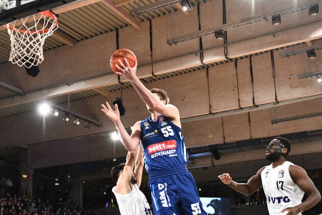 Basketball I Men I Season 2021 2022 I Bundesliga I 13 Matchday I Hamburg Towers ALBA Berlin I 02 01 2022 Ben Lammers 55, ALBA Berlin Hamburg edel optics de Arena Hamburg Germany Copyright: xLobeca AndreasxHannigx