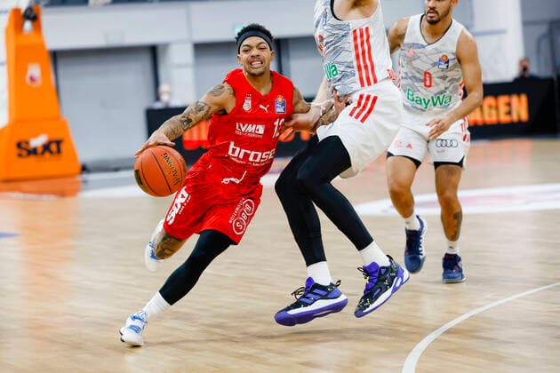 Justin Robinson Brose Bamberg, 12 Brose Bamberg FC Bayern München Muenchen easyCredit BBL Basketball Bundesliga Season 2021 22 Matchday 15, 02 01 2022 Bamberg, Brose Arena Copyright: DanielxLöb