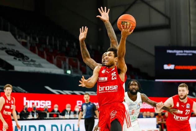 Kenneth Ogbe Brose Bamberg, 25 Brose Bamberg FC Bayern München Muenchen easyCredit BBL Basketball Bundesliga Season 2021 22 Matchday 15, 02 01 2022 Bamberg, Brose Arena Copyright: DanielxLöb