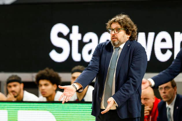 Head Coach Head Coach Andrea Trinchieri Bayern München Brose Bamberg FC Bayern München Muenchen easyCredit BBL Basketball Bundesliga Saison 2021 22 Spieltag 15, 02 01 2022 Bamberg, Brose Arena Copyright: DanielxLöb