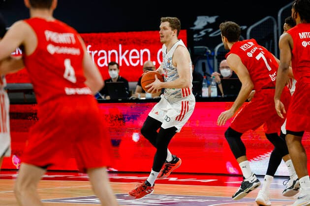 Center Andreas Obst Bayern Munich, 13 Brose Bamberg FC Bayern Munich Muenchen easyCredit BBL Basketball Bundesliga Season 2021 22 Matchday 15, 02 01 2022 Bamberg, Brose Arena Copyright: DanielxLöb