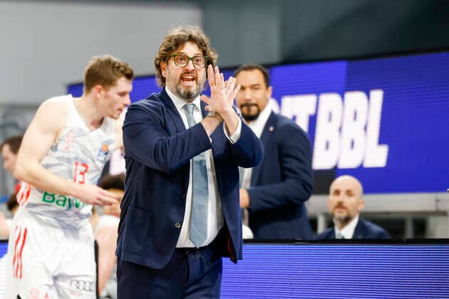 Head Coach Head Coach Andrea Trinchieri Bayern München Brose Bamberg FC Bayern München Muenchen easyCredit BBL Basketball Bundesliga Saison 2021 22 Spieltag 15, 02 01 2022 Bamberg, Brose Arena Copyright: DanielxLöb