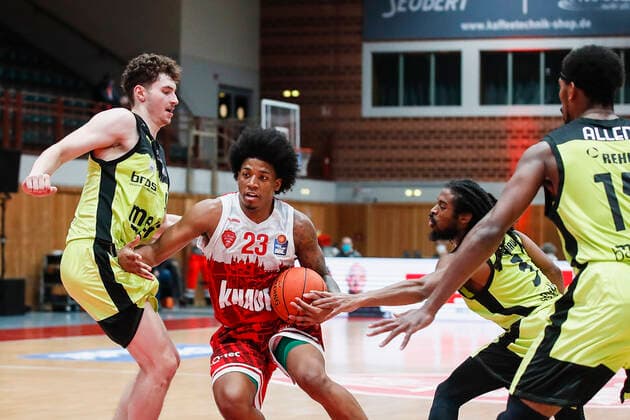 GER, Wuerzburg, tectake Arena, 02 01 2022, emspor, emonline, despor, deonline, s Oliver Wuerzburg vs Medi Bayreuth, easyCredit BBL, 15 Spieltag Picture f l Kay Bruhnke medi Bayreuth , Desi Rodriguez s Oliver Wuerzburg , Marcus Thornton medi Bayreuth and Andreas Seiferth medi Bayreuth Copyright: HMBxMedia JulienxBecker