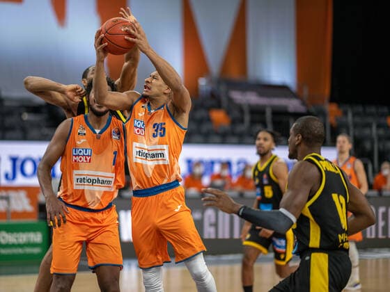 Karim Jallow Ratiopharm Ulm 35 , GER, Ratiopharm Ulm vs MHP Riesen Ludwigsburg, Basketball, Bundesliga, easycredit, 15 Spieltag, Spielzeit 2021 2022, 02 01 2022, GER, Ratiopharm Ulm vs MHP Riesen Ludwigsburg, Basketball, Bundesliga, easycredit, 15 Spieltag, Spielzeit 2021 2022, 02 01 2022 Ulm Copyright: xEibner-Pressefoto SaschaxWaltherx EP_EER