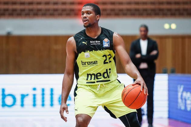 GER, Wuerzburg, tectake Arena, 02 01 2022, emspor, emonline, despor, deonline, s Oliver Wuerzburg vs Medi Bayreuth, easyCredit BBL, 15 Spieltag picture Cameron Wells medi Bayreuth Copyright: HMBxMedia JulienxBecker