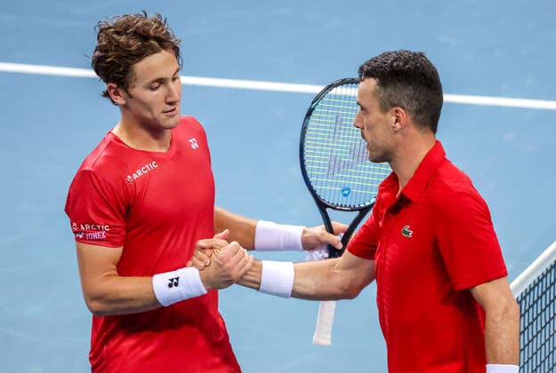TENNIS ATP, Tennis Herren CUP, Roberto Bautista Agut (R) of Team Spain shakes hands with Casper Ruud of Team Norway after their match on day 3 of the ATP Cup tennis tournament at Qudos Arena in Sydney, Monday, January 3, 2022. ( NO ARCHIVING, EDITORIAL USE ONLY, NO USE IN BOOKS WITHOUT CONSENT SYDNEY NSW AUSTRALIA  Copyright: xDAVIDxGRAYx 20220103001610461669