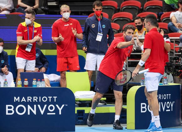 TENNIS ATP, Tennis Herren CUP, Roberto Bautista Agut (R) of Team Spain reacts with team captain Tomas Carbonell during his match against Casper Ruud of Team Norway on day 3 of the ATP Cup tennis tournament at Qudos Arena in Sydney, Monday, January 3, 2022. ( NO ARCHIVING, EDITORIAL USE ONLY, NO USE IN BOOKS WITHOUT CONSENT SYDNEY NSW AUSTRALIA  Copyright: xDAVIDxGRAYx 20220103001610466060
