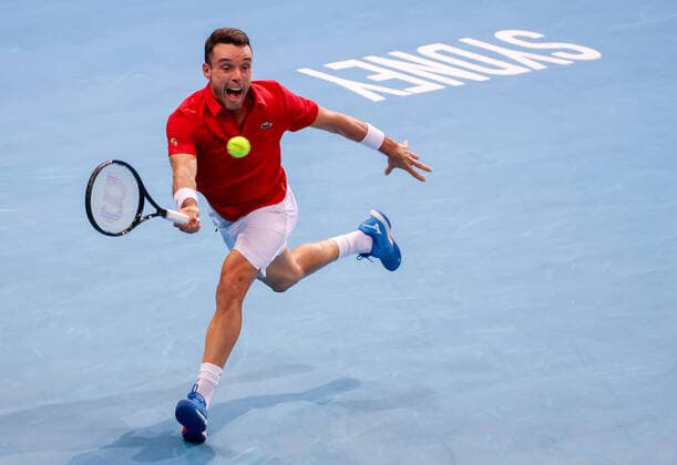 TENNIS ATP, Tennis Herren CUP, Roberto Bautista Agut of Team Spain stretches for a shot during his match against Casper Ruud of Team Norway on day 3 of the ATP Cup tennis tournament at Qudos Arena in Sydney, Monday, January 3, 2022. ( NO ARCHIVING, EDITORIAL USE ONLY, NO USE IN BOOKS WITHOUT CONSENT SYDNEY NSW AUSTRALIA  Copyright: xDAVIDxGRAYx 20220103001610466141
