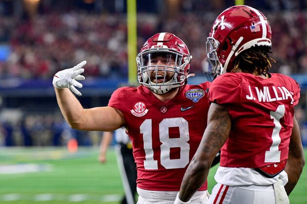 Alabama Crimson Tide wide receiver Slade Bolden (18) celebrates after getting a ouchdown during a game between the Cincinnati Bearcats and Alabama Crimson Tide of the 2021 College Football Playoff Semifinal at the 86th Goodyear Cotton Bowl Classic game at AT&T Stadium in Arlington, Texas, December 31st, 2021.. CSM Arlington USA - ZUMAcf3_ 20211231_zaf_cf3_184 Copyright: xMannyxFloresx