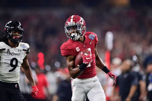 Alabama Crimson Tide wide receiver Ja Corey Brooks catches a pass for a touchdown during a game between the Cincinnati Bearcats and Alabama Crimson Tide of the 2021 College Football Playoff Semifinal at the 86th Goodyear Cotton Bowl Classic game at AT&T Stadium in Arlington, Texas, December 31st, 2021.. CSM Arlington USA - ZUMAcf3_ 20211231_zaf_cf3_289 Copyright: xMannyxFloresx