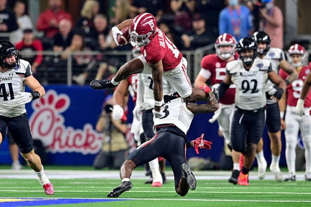 Alabama Crimson Tide tight end Jahleel Billingsley (19) leaps downfield during a game between the Cincinnati Bearcats and Alabama Crimson Tide of the 2021 College Football Playoff Semifinal at the 86th Goodyear Cotton Bowl Classic game at AT&T Stadium in Arlington, Texas, December 31st, 2021.. CSM Arlington USA - ZUMAcf3_ 20211231_zaf_cf3_247 Copyright: xMannyxFloresx
