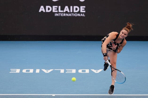 ADELAIDE, AUSTRALIA - JANUARY 03: Maria Sakkari of Greece serves the ball during the WTA, Tennis Damen singles match between Tamara Zidansek of Slovakia and Maria Sakkari of Greece on day one of the Adelaide International tennis tournament at Memorial Drive on January 03, 2022 in Adelaide, Australia. (Photo by Peter Mundy Speed Media Icon Sportswire) TENNIS: JAN 03 - Adelaide International Icon220103018
