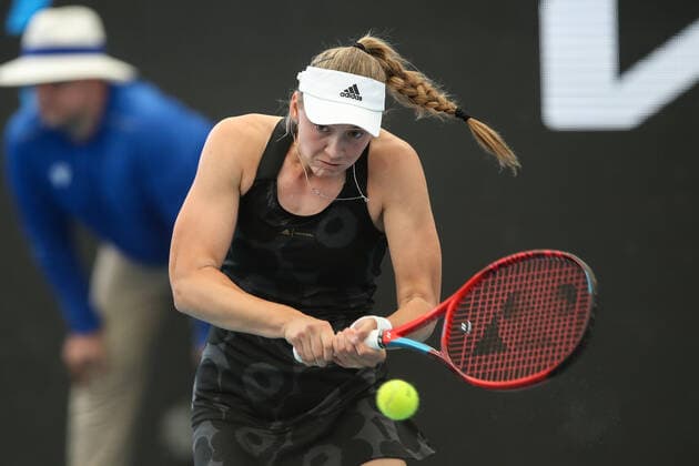 TENNIS ADELAIDE INTERNATIONAL, Elena Rybakina (KAZ) in her match against Storm Sanders (AUS) during Day 1 of the the Adelaide International Tennis Tournament, at Memorial Drive, in Adelaide, Monday, January 3, 2022. ( NO ARCHIVING, EDITORIAL USE ONLY, NO USE IN BOOKS WITHOUT CONSENT ADELAIDE SA AUSTRALIA  Copyright: xMATTxTURNERx 20220103001610483781