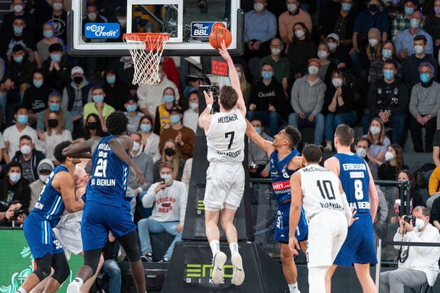 Scored by Lukas Meisner Hamburg Towers 7 Hamburg Towers vs ALBA Berlin, Basketball, Bundesliga, Hauptrunde, Spieltag 15, Saison 2021 2022, 02 01 2022 Marcel von Fehrn Hamburg Towers vs ALBA Berlin, Basketball, Bundesliga, Hauptrunde, Spieltag 15, Saison 2021 2022, 02 01 2022 Hamburg Copyright: xEibnerxPressefoto MarcelxvonxFehrnx EP_MFN