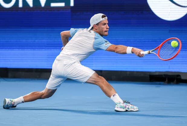 TENNIS ATP, Tennis Herren CUP, Diego Schwartzman of Team Argentina hits a shot during his match against Stefanos Tsitsipas of Team Greece on day 3 of the ATP Cup tennis tournament at Qudos Arena in Sydney, Monday, January 3, 2022. ( NO ARCHIVING, EDITORIAL USE ONLY, NO USE IN BOOKS WITHOUT CONSENT SYDNEY NSW AUSTRALIA  Copyright: xDAVIDxGRAYx 20220103001610531960