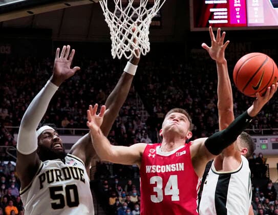 January 3, 2022: Wisconsin Badgers guard Brad Davison (34) drives to the basket past Purdue Boilermakers forward Trevion Williams (50) in the 1st half of the game between the Wisconsin Badgers and the Purdue Boilermakers at Mackey Arena in West Lafayette, Indiana. Mandatory Credit: Sandra Dukes CSM. West Lafayette USA - ZUMAc04_ 20220103_zaf_c04_004 Copyright: xSandraxDukes xCalxSportxMediax