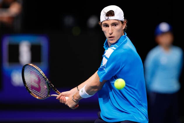 Ugo Humbert of Team France plays a shot against Matteo Berrettini of Team Italy during the ATP, Tennis Herren Cup at Qudos Bank Arena, Sydney Olympic Park Tennis Centre, Sydney, Australia on 4 January 2022. Copyright: xPeterxDovganx 30460224
