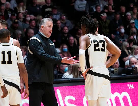 January 3, 2022: Purdue Boilermakers head coach Matt Painter talks to Purdue Boilermakers guard Jaden Ivey (23) in the 2nd half of the game between the Wisconsin Badgers and the Purdue Boilermakers at Mackey Arena in West Lafayette, Indiana. Mandatory Credit: Sandra Dukes CSM. West Lafayette USA - ZUMAc04_ 20220103_zaf_c04_012 Copyright: xSandraxDukes xCalxSportxMediax