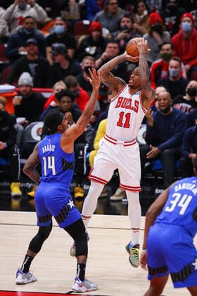 CHICAGO, IL - JANUARY 03: Chicago Bulls Forward DeMar DeRozan (11) shoots the ball in action during a NBA, Basketball Herren, USA game between the Orlando Magic and the Chicago Bulls on January 3, 2022 at the United Center in Chicago, IL. (Photo by Melissa Tamez Icon Sportswire) NBA: JAN 03 Magic at Bulls Icon22010310