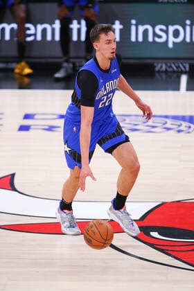 CHICAGO, IL - JANUARY 03: Orlando Magic Forward Franz Wagner (22) dribbles the ball down the court during a NBA, Basketball Herren, USA game between the Orlando Magic and the Chicago Bulls on January 3, 2022 at the United Center in Chicago, IL. (Photo by Melissa Tamez Icon Sportswire) NBA: JAN 03 Magic at Bulls Icon22010315